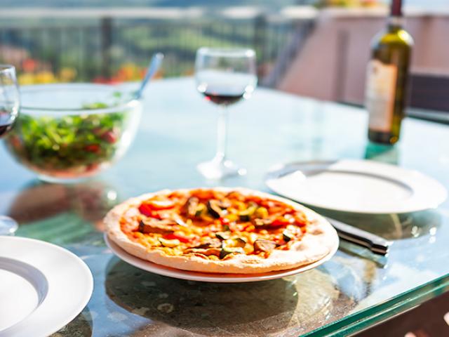 Pizzas et vins italiens